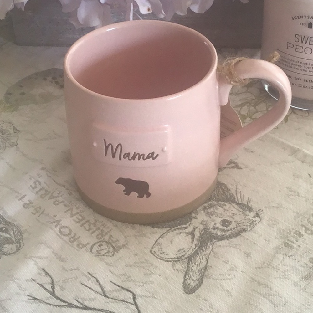 🐻🐻NWT Pink “MAMA BEAR” Mug🐻🐻